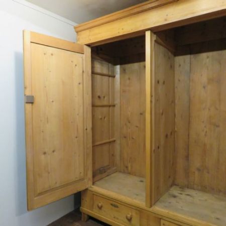 Großer Kiefer Kleiderschrank Weichholz antik ca 1880