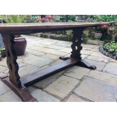 Esstisch aus EichenholzREfektionstisch Klostertisch