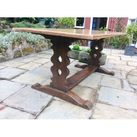 Esstisch aus EichenholzREfektionstisch Klostertisch