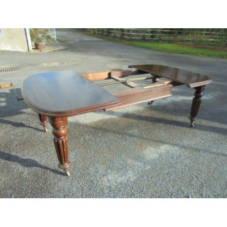 Esstisch aus Mahagoni, zum ausziehen für bis zu 10 Personen