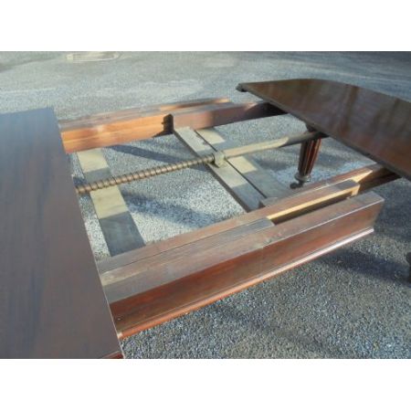 Esstisch aus Mahagoni, zum ausziehen für bis zu 10 Personen