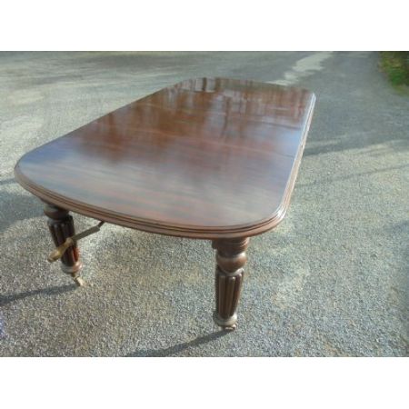 Esstisch aus Mahagoni, zum ausziehen für bis zu 10 Personen