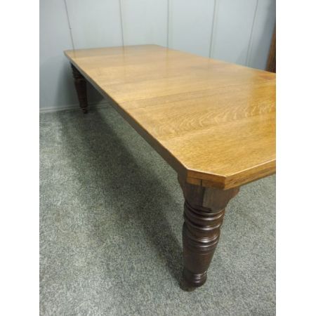 Ausziehbarer Esstisch aus Eichenholz