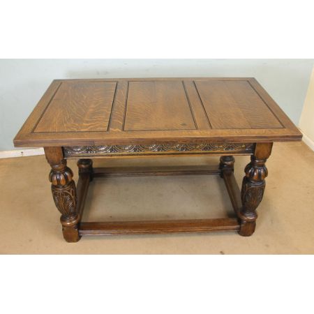 Großer ausziehbarer Esstisch aus massivem Eichenholz