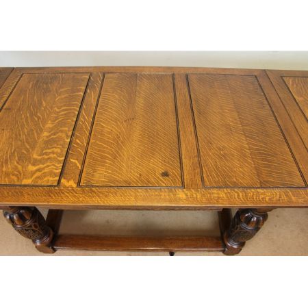 Großer ausziehbarer Esstisch aus massivem Eichenholz