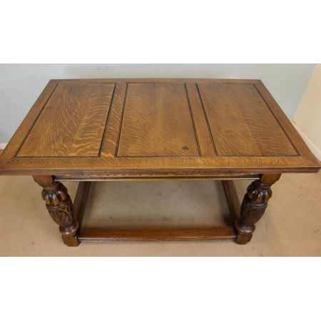 Großer ausziehbarer Esstisch aus massivem Eichenholz