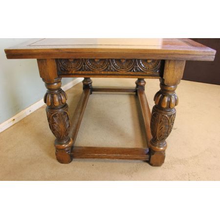 Großer ausziehbarer Esstisch aus massivem Eichenholz