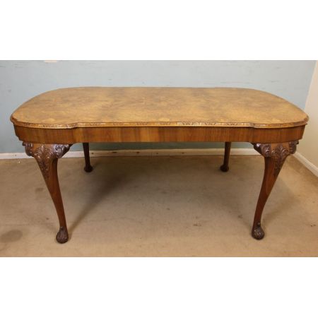 Esstisch aus Walnussholz im Queen-Anne-Stil