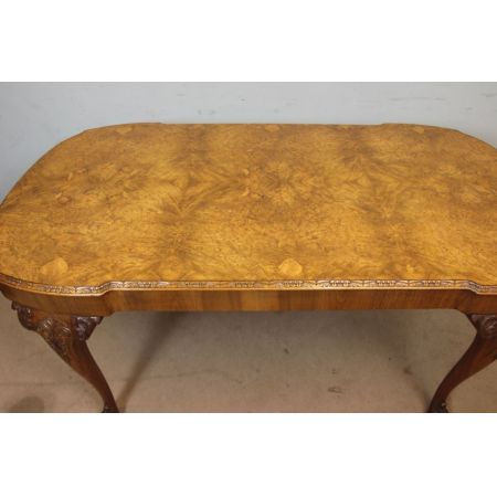 Esstisch aus Walnussholz im Queen-Anne-Stil