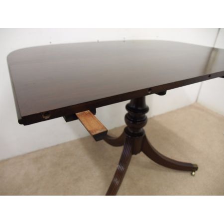 Esstisch aus Mahagoni im Regencystil, ausziehbar