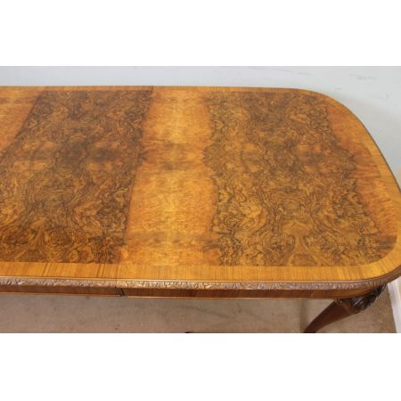 Ausziehbarer Esstisch im Queen Anne Stil 