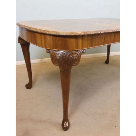 Ausziehbarer Esstisch im Queen Anne Stil 