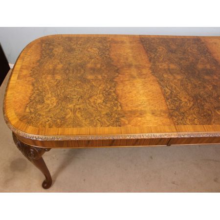 Ausziehbarer Esstisch im Queen Anne Stil 