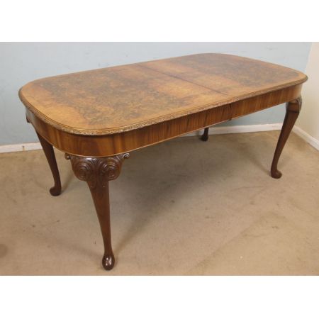 Ausziehbarer Esstisch im Queen Anne Stil 