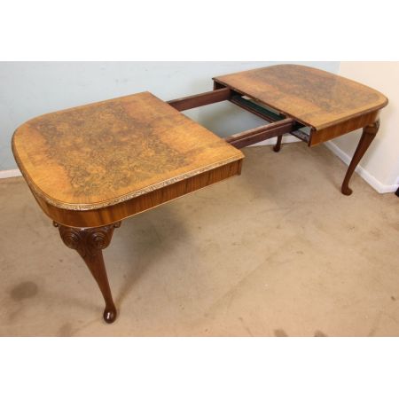 Ausziehbarer Esstisch im Queen Anne Stil 