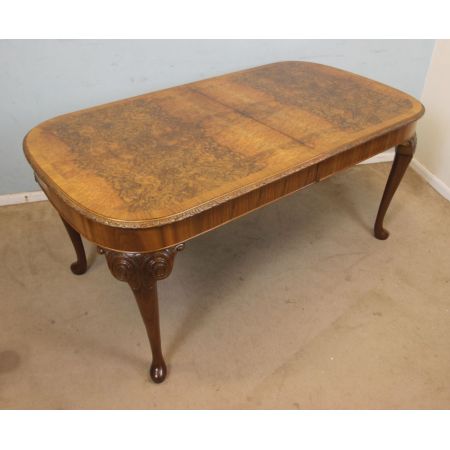 Ausziehbarer Esstisch im Queen Anne Stil 