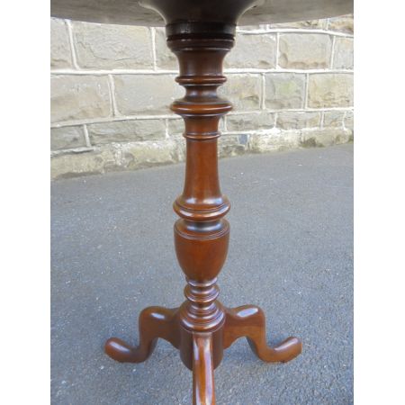 Antiker Walnuss Stativtisch 