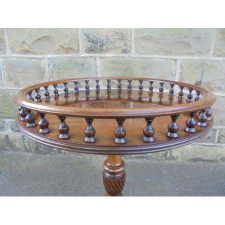 Weintisch aus Mahagoni 