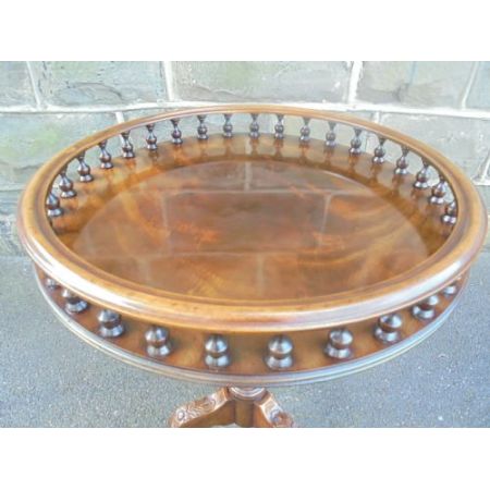 Weintisch aus Mahagoni 