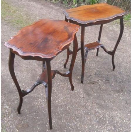 Ein Paar erdwardianische Mahagoni Beistelltische 