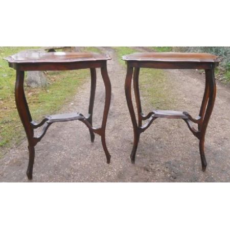 Ein Paar erdwardianische Mahagoni Beistelltische 