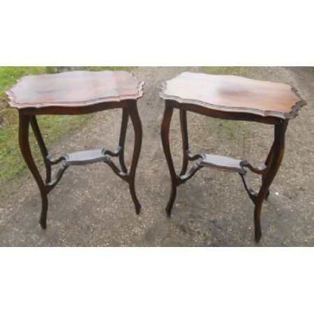 Ein Paar erdwardianische Mahagoni Beistelltische 
