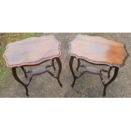 Ein Paar erdwardianische Mahagoni Beistelltische 