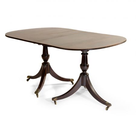 Ein Paar Mahagoni Tische in D-Form