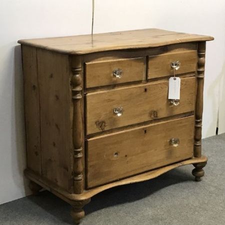 Kleine, rustikale Kommode aus  Kiefer