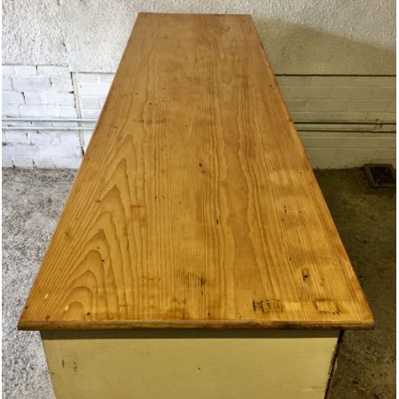 Viktorianische Kiefernkommode mit 3 Schubladen über einem Paar Schranktüren