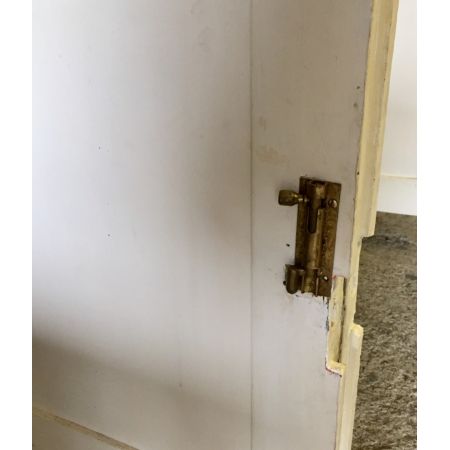 Viktorianische Kiefernkommode mit 3 Schubladen über einem Paar Schranktüren