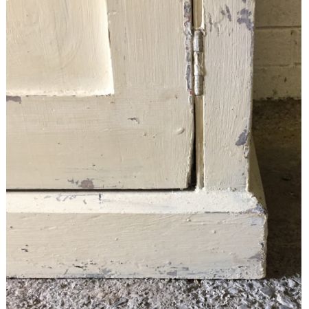 Viktorianische Kiefernkommode mit 3 Schubladen über einem Paar Schranktüren