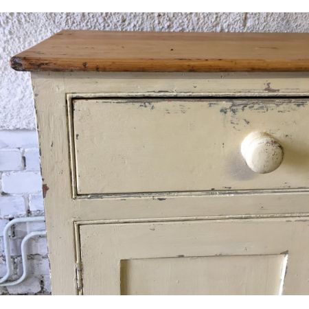 Viktorianische Kiefernkommode mit 3 Schubladen über einem Paar Schranktüren