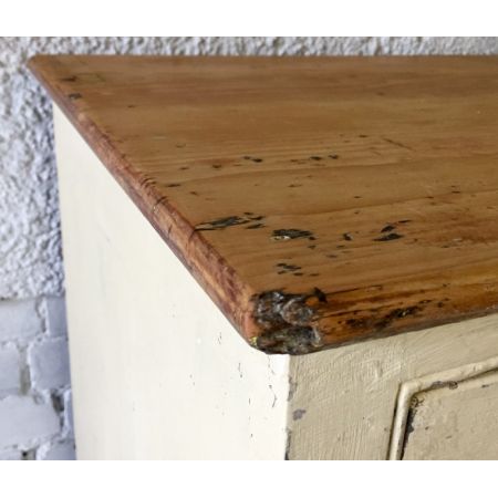 Viktorianische Kiefernkommode mit 3 Schubladen über einem Paar Schranktüren