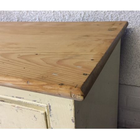 Viktorianische Kiefernkommode mit 3 Schubladen über einem Paar Schranktüren