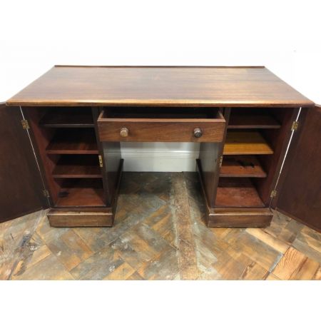 Mahagoni-Knieloch-Schreibtisch aus dem 19. Jahrhundert