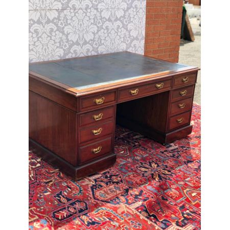 Übergroßer Partnerschreibtisch aus viktorianischem Mahagoni mit eingelegter Lederplatte, vollständig restauriert
