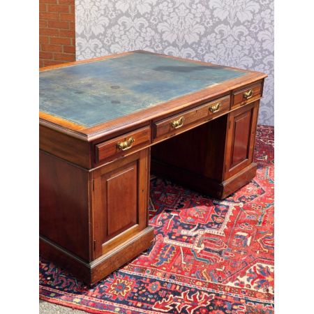 Übergroßer Partnerschreibtisch aus viktorianischem Mahagoni mit eingelegter Lederplatte, vollständig restauriert