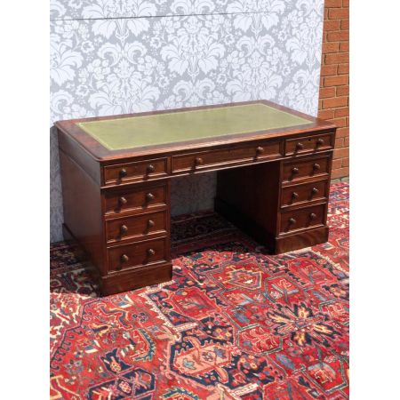 Sockel Schreibtisch mit viktorianischem Leder in großartiger Qualität