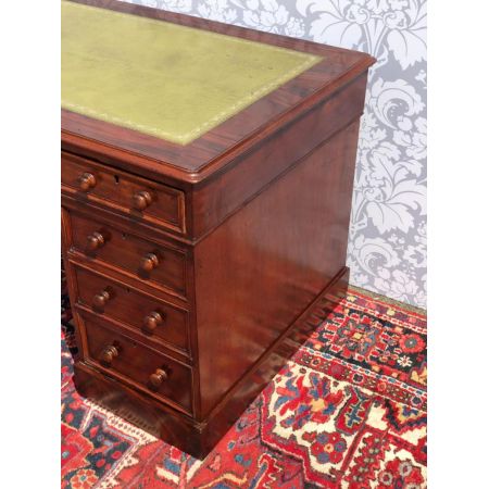 Sockel Schreibtisch mit viktorianischem Leder in großartiger Qualität