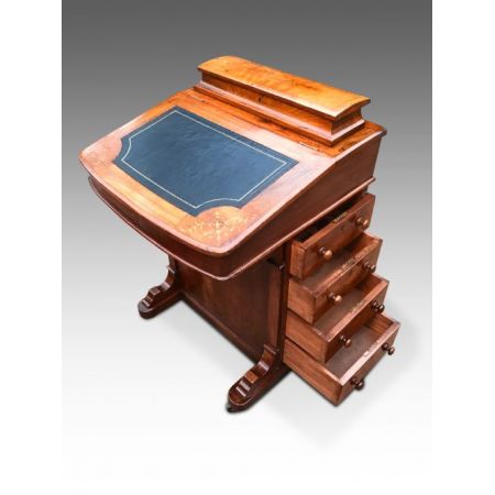 Feiner viktorianischer Nussbaum Sekretär