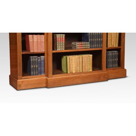 Bücherregal Nussbaum