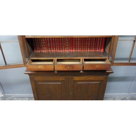 Mahagoni Bücherregal ca aus dem 19. Jahrhundert 