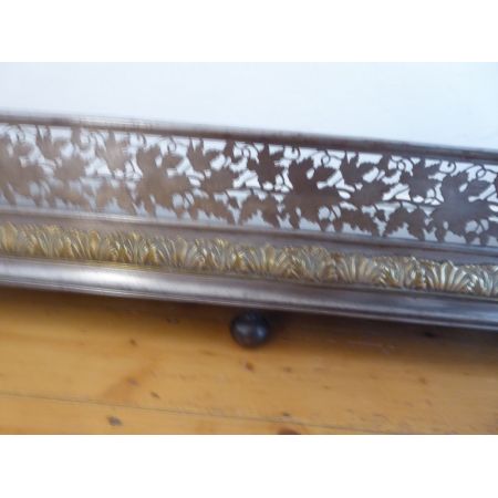 Stahl Fender im Regency Stil 