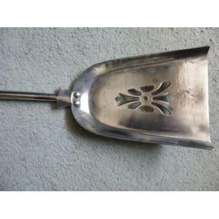 Set aus Stahl- und Messingfeuereisen