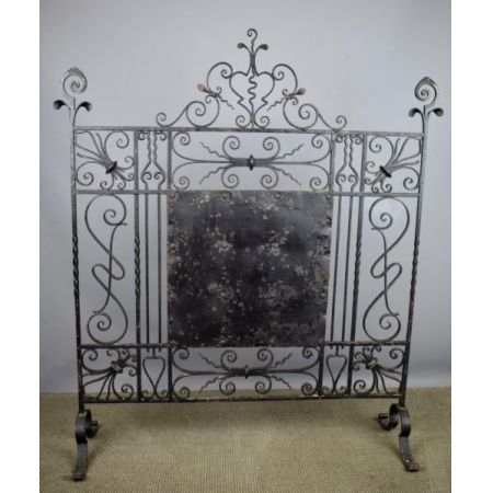 Schmiedeeisener Feuerschutz