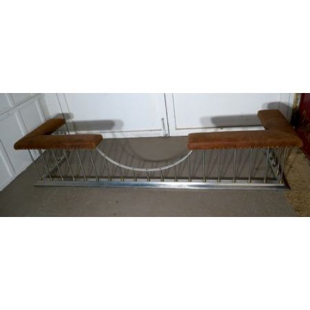 270cm langer Art Deco Club Fender aus poliertem Stahl und Leder