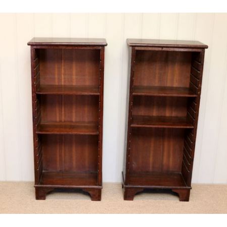 Rustikaler Bücherschrank aus Eiche 