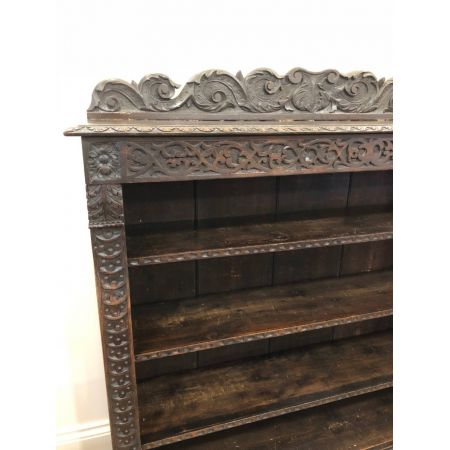 Offenes Bücherregal im Gotik-Stil 