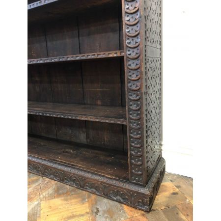 Offenes Bücherregal im Gotik-Stil 